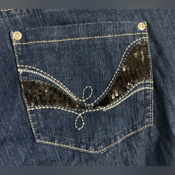 Women’s Plus Size Skinny Jean - Picture 5 of 5